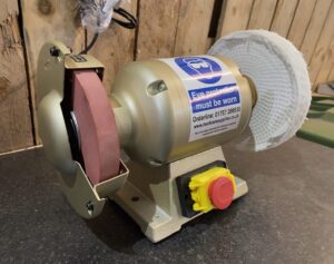 Bench grinder with Rubber wheel & Cloth wheel - Image 2